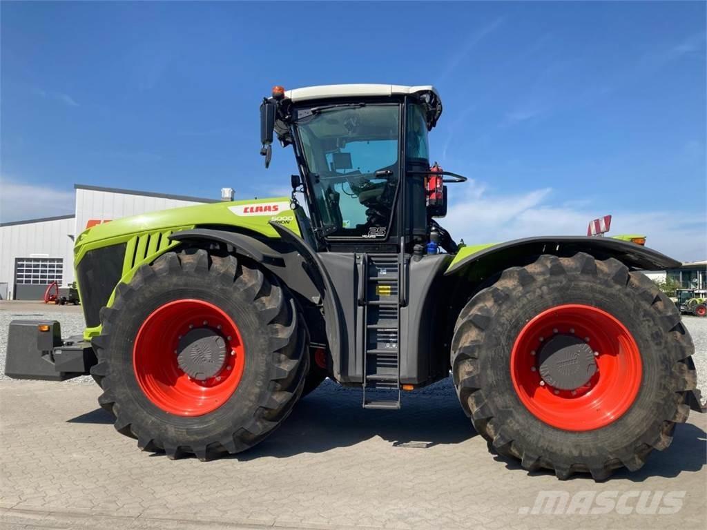 CLAAS XERION 5000 トラクター
