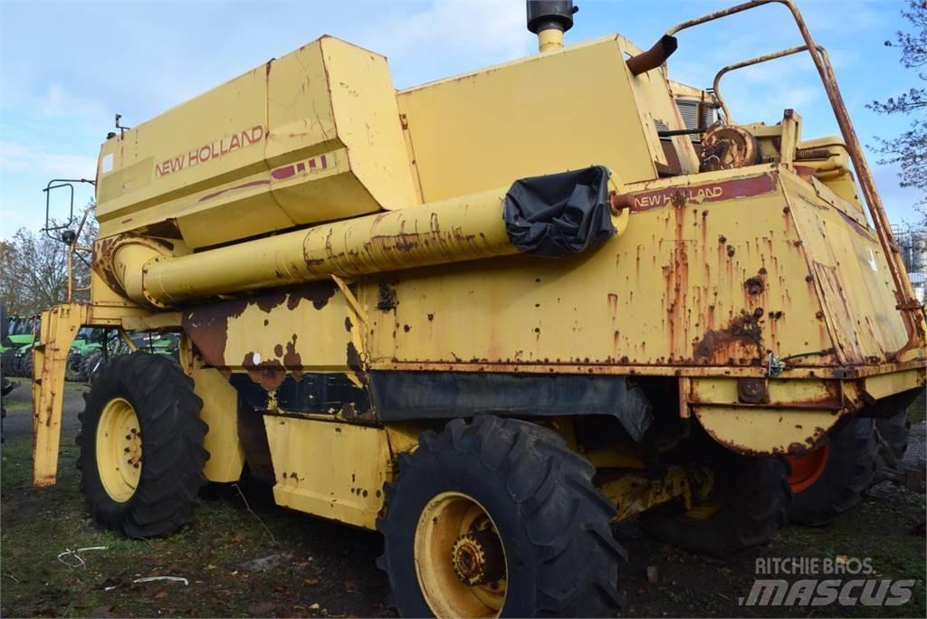 New Holland TF 44 コンバイン