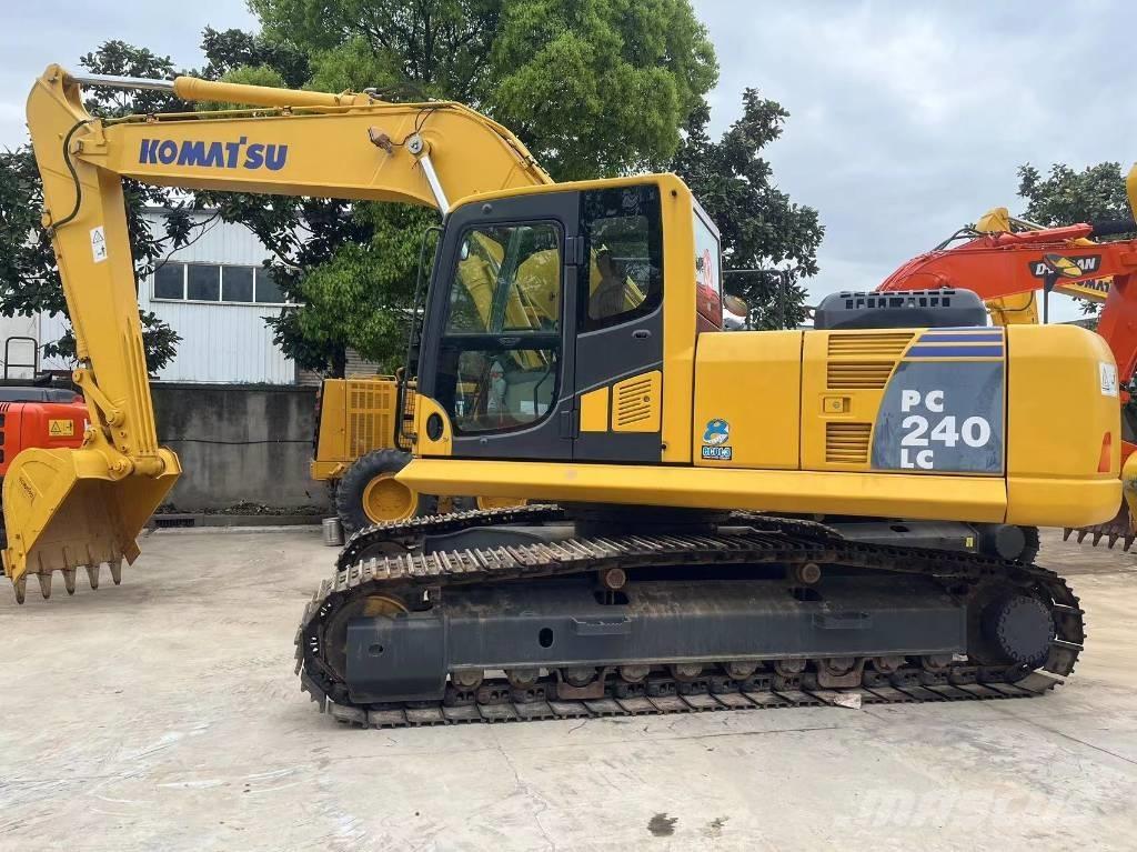 Komatsu PC 240 LC 大型油圧ショベル12t以上（パワーショベル・ユンボ）
