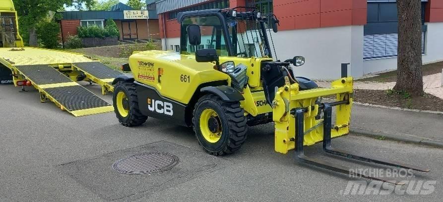 JCB 525-60 テレスコーピックハンドラー