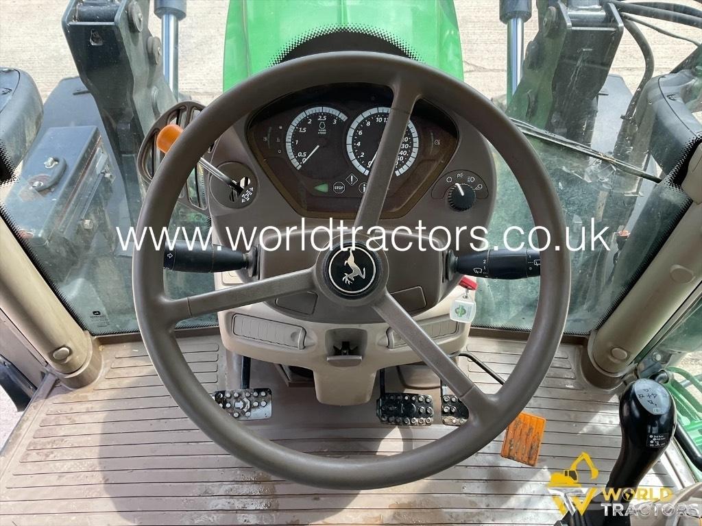 John Deere 6130 R トラクター