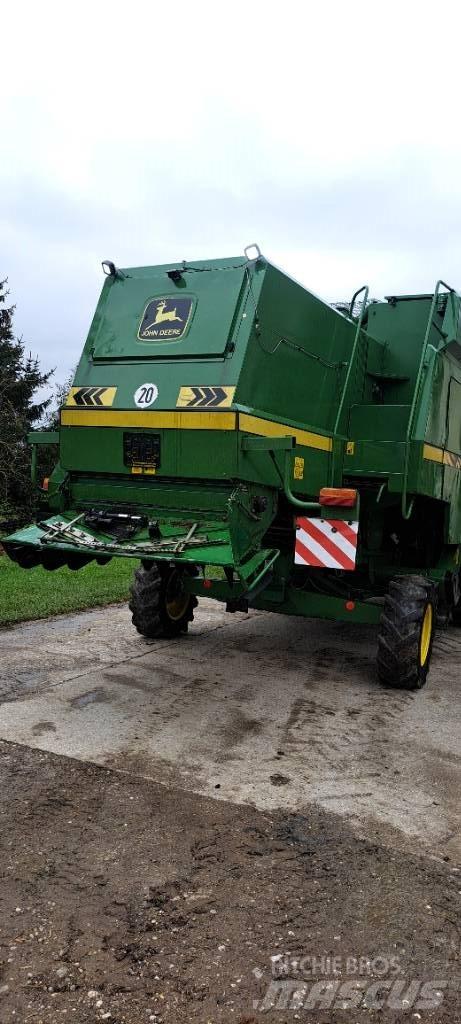 John Deere 2056HM コンバイン