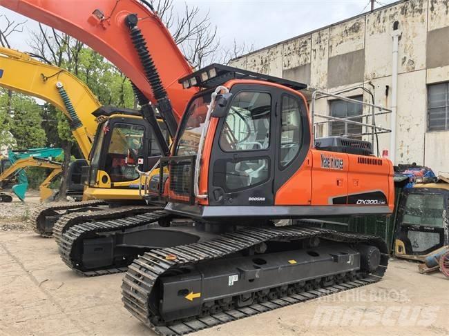 Doosan DX 300 LC 大型油圧ショベル12t以上（パワーショベル・ユンボ）