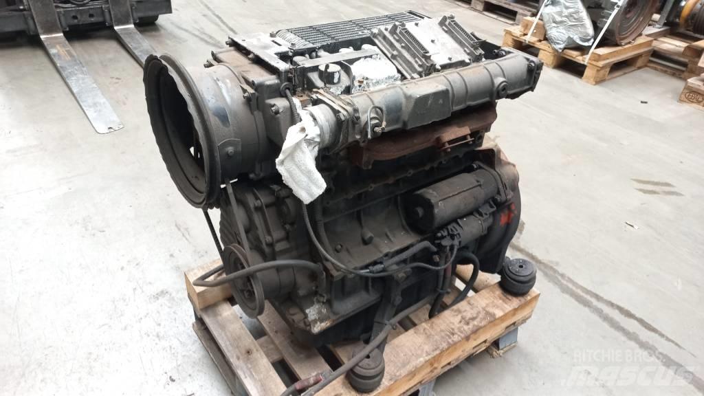 Deutz F4L2011 エンジン