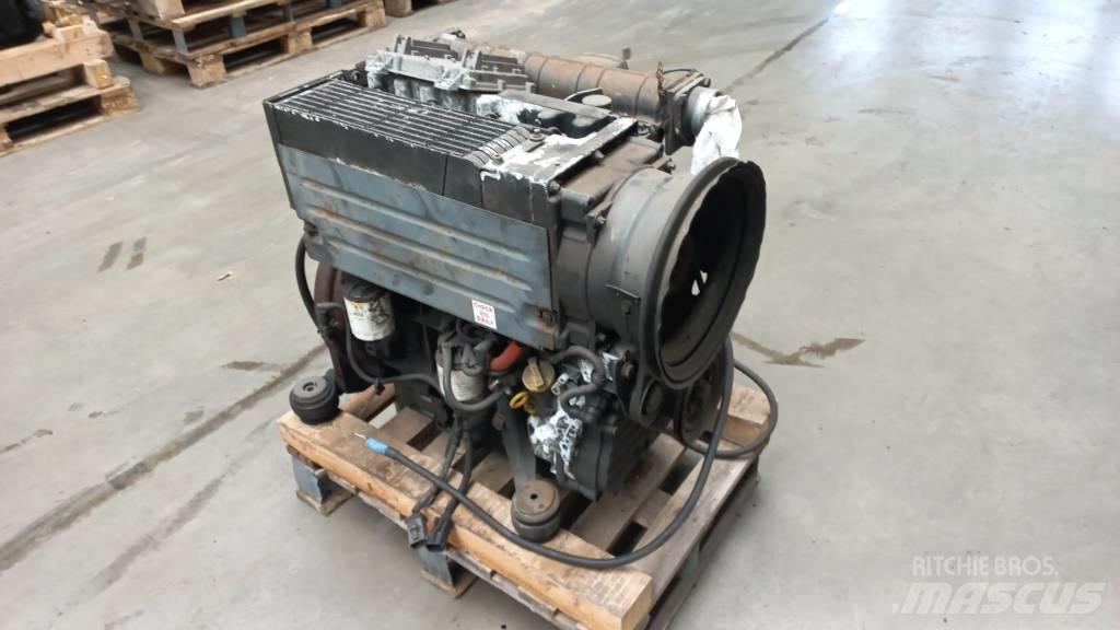 Deutz F4L2011 エンジン