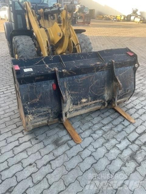 CAT 906 ホイールローダー・タイヤショベル