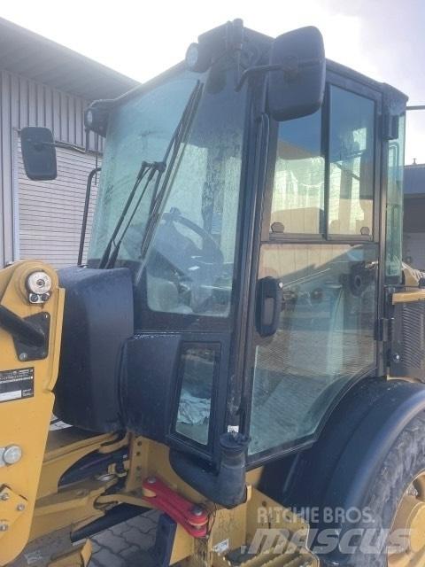 CAT 906 ホイールローダー・タイヤショベル