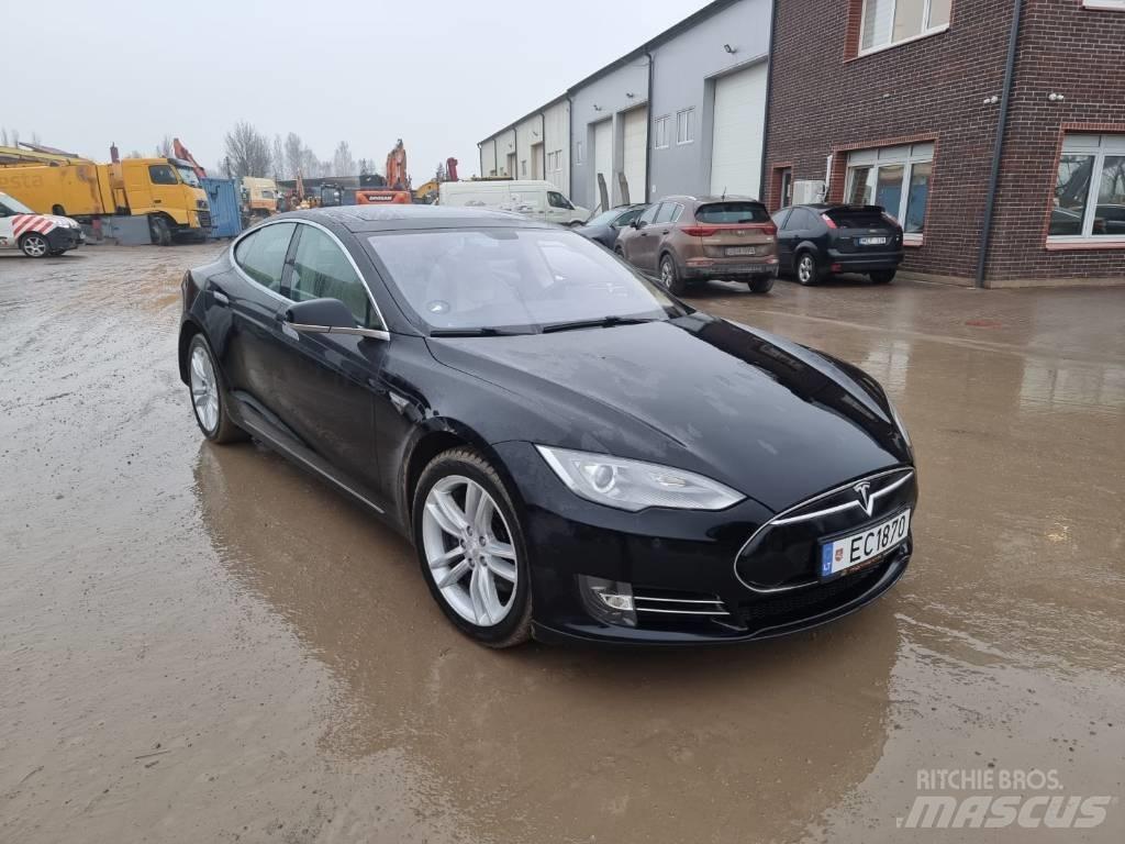 Tesla Model S P85 自動車