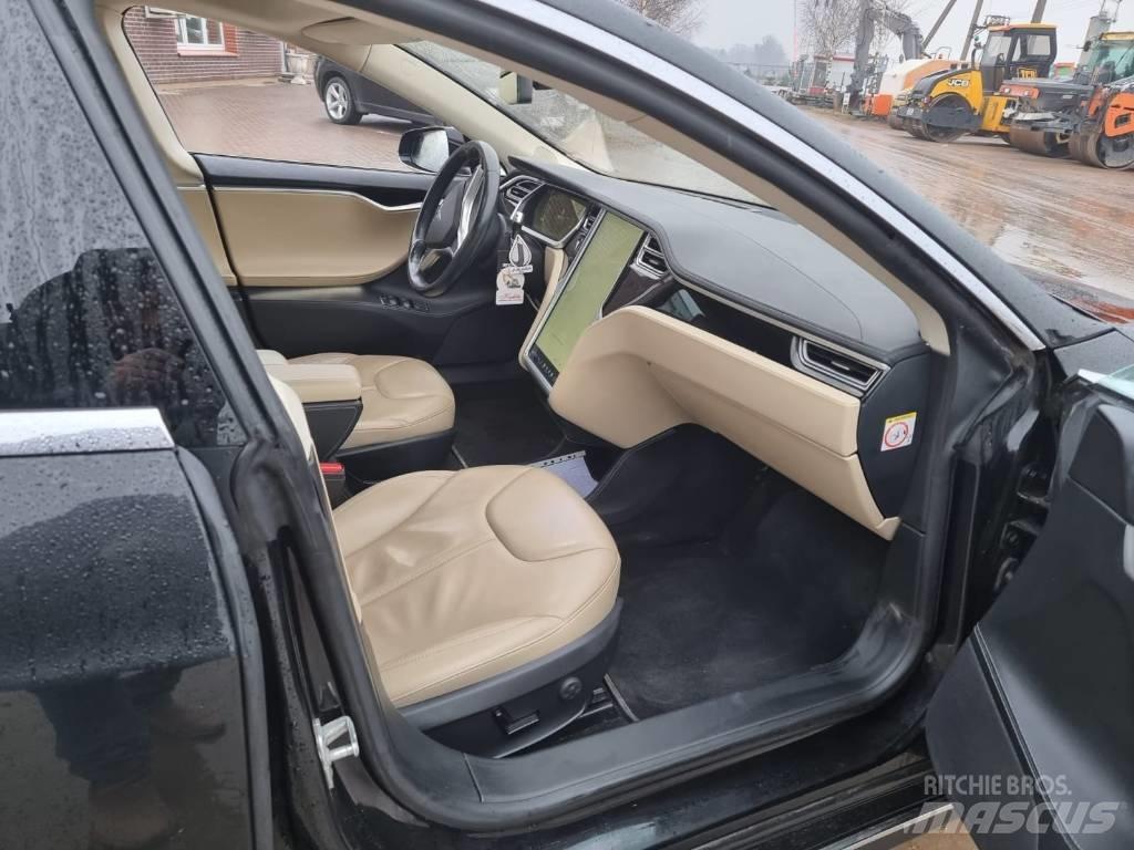 Tesla Model S P85 自動車
