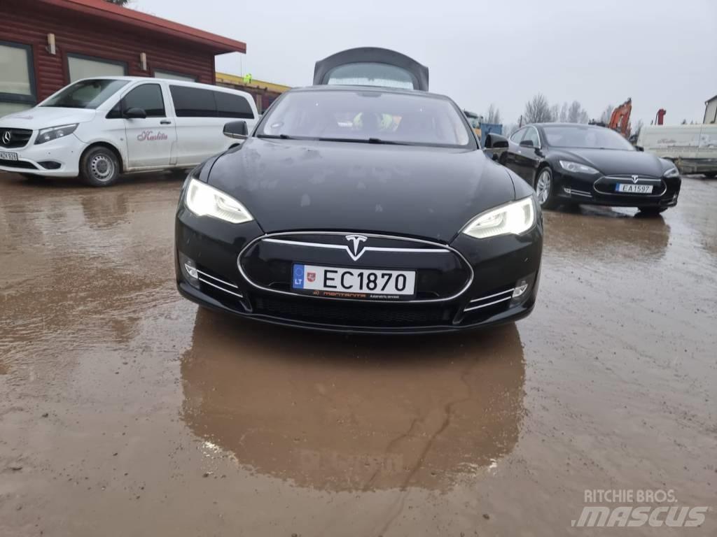 Tesla Model S P85 自動車