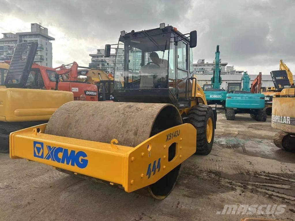 XCMG XS 143 J 振動ローラ