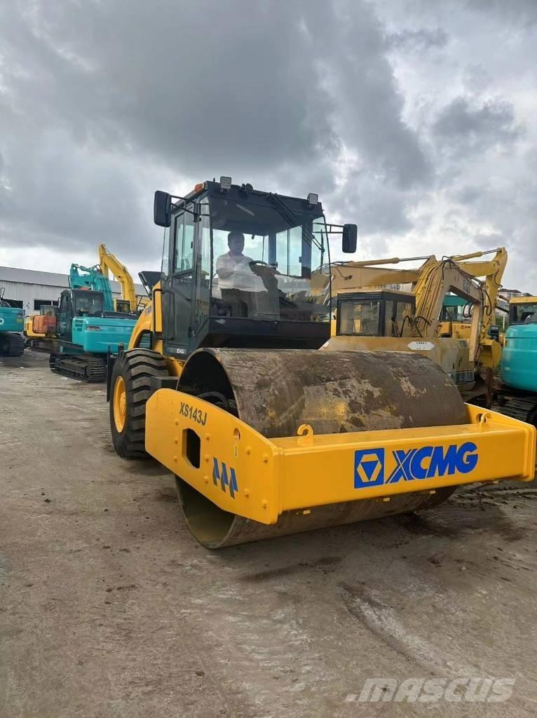 XCMG XS 143 J 振動ローラ