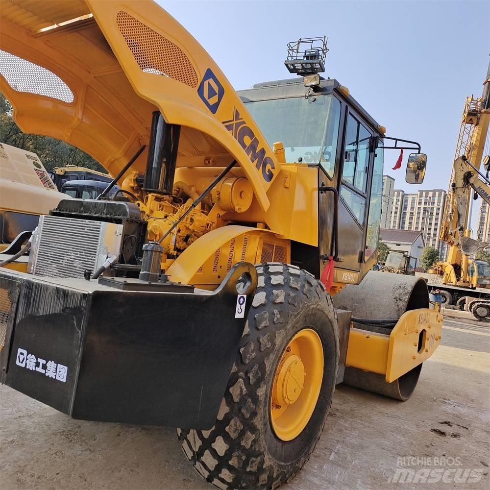 XCMG XS 143 振動ローラ