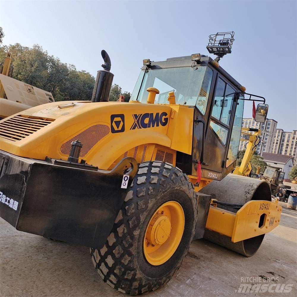 XCMG XS 143 振動ローラ