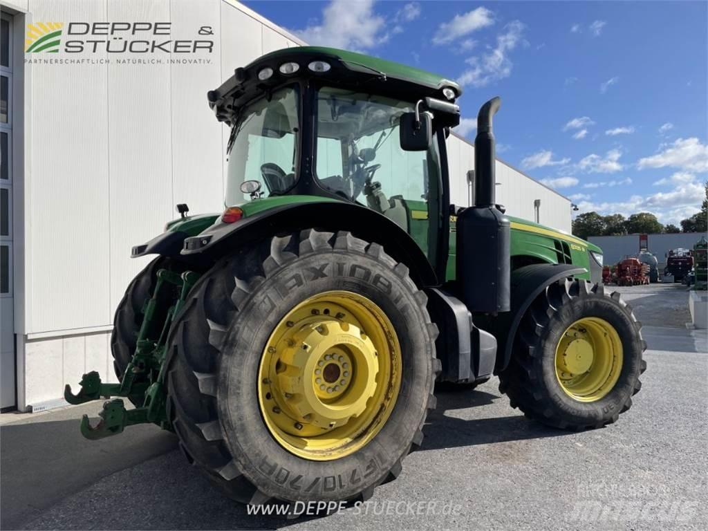 John Deere 8335R トラクター