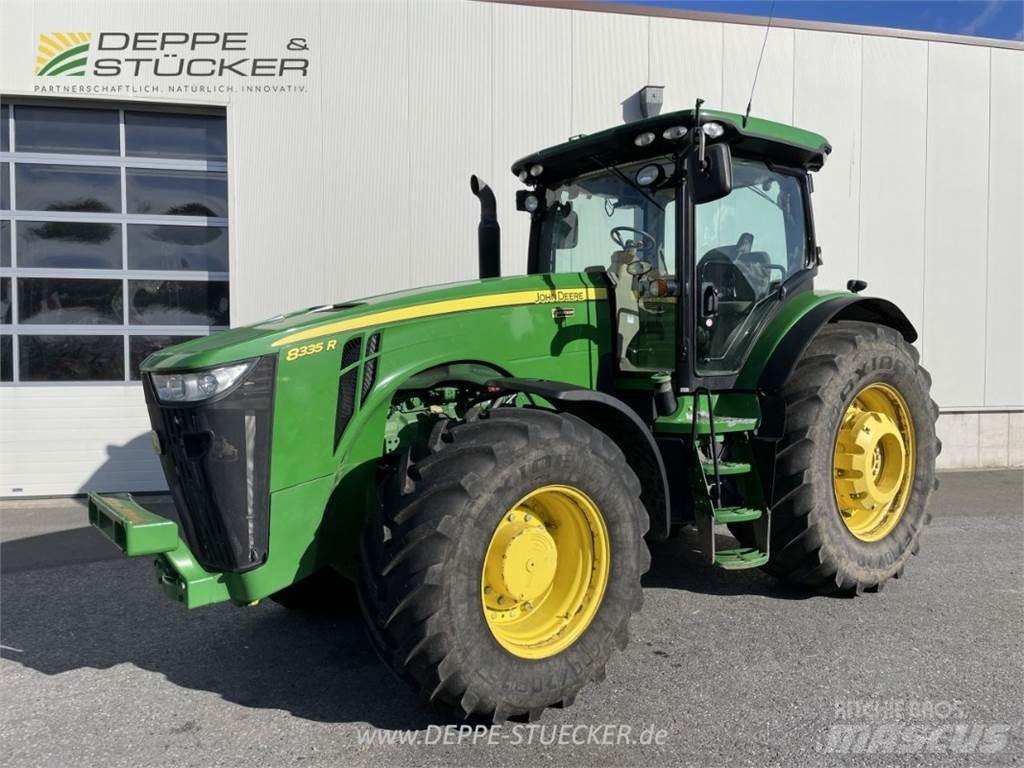John Deere 8335R トラクター