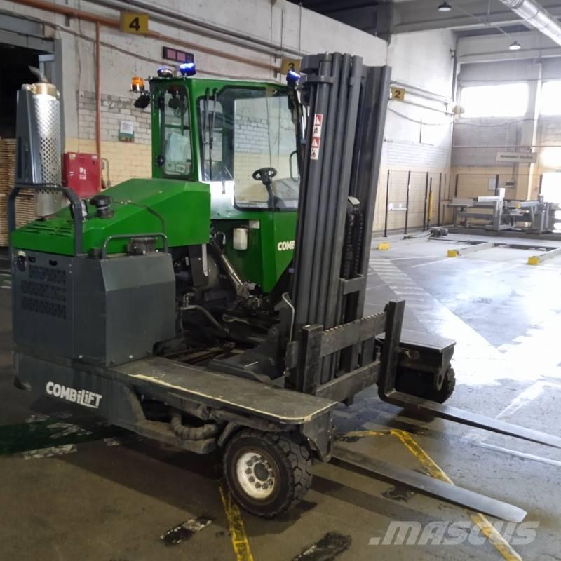 Combilift C 4000 全方向リーチ型フォークリフト