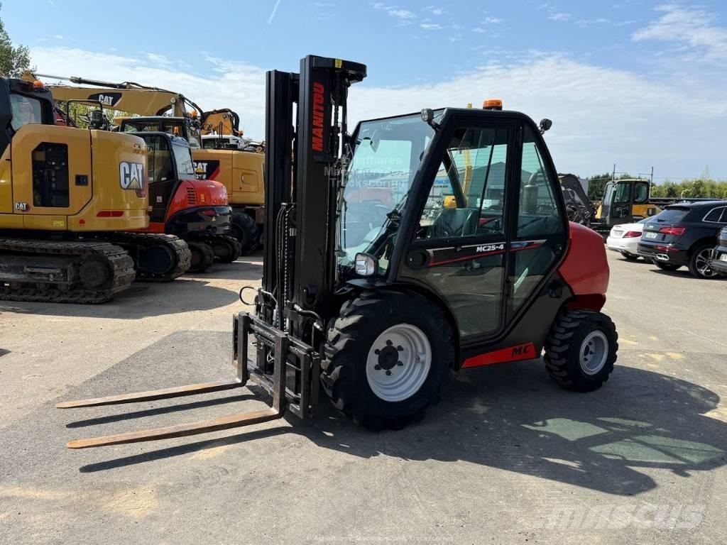 Manitou MC 25 ラフターテレントラック