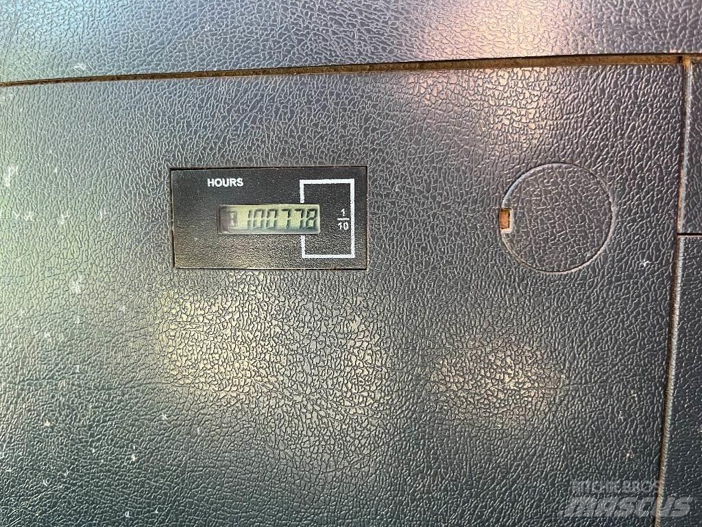 Hyundai HX 180 L 大型油圧ショベル12t以上（パワーショベル・ユンボ）