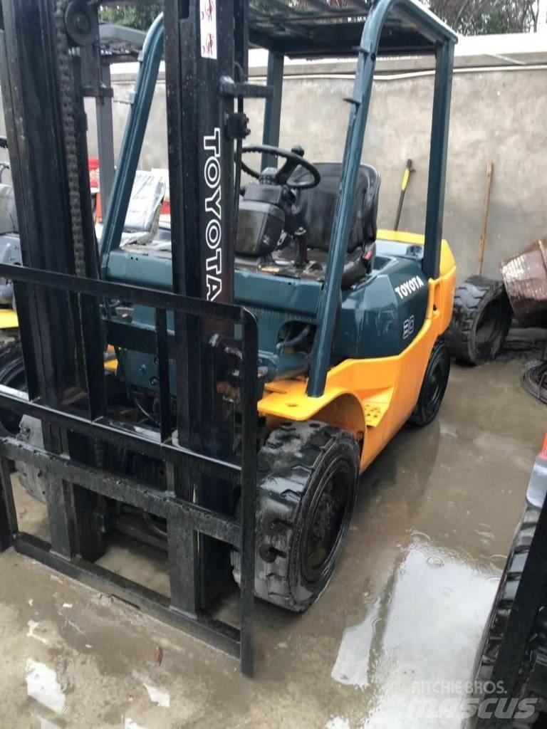 Toyota 3 Ton ディーゼル・軽油