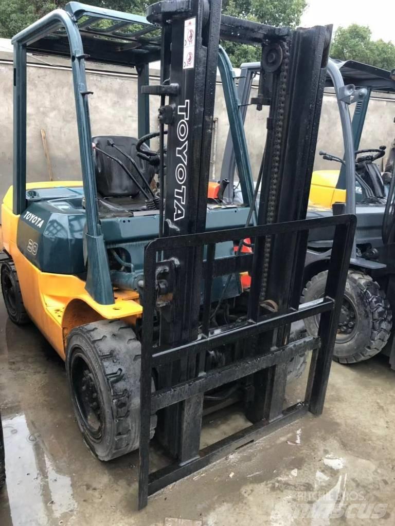 Toyota 3 Ton ディーゼル・軽油
