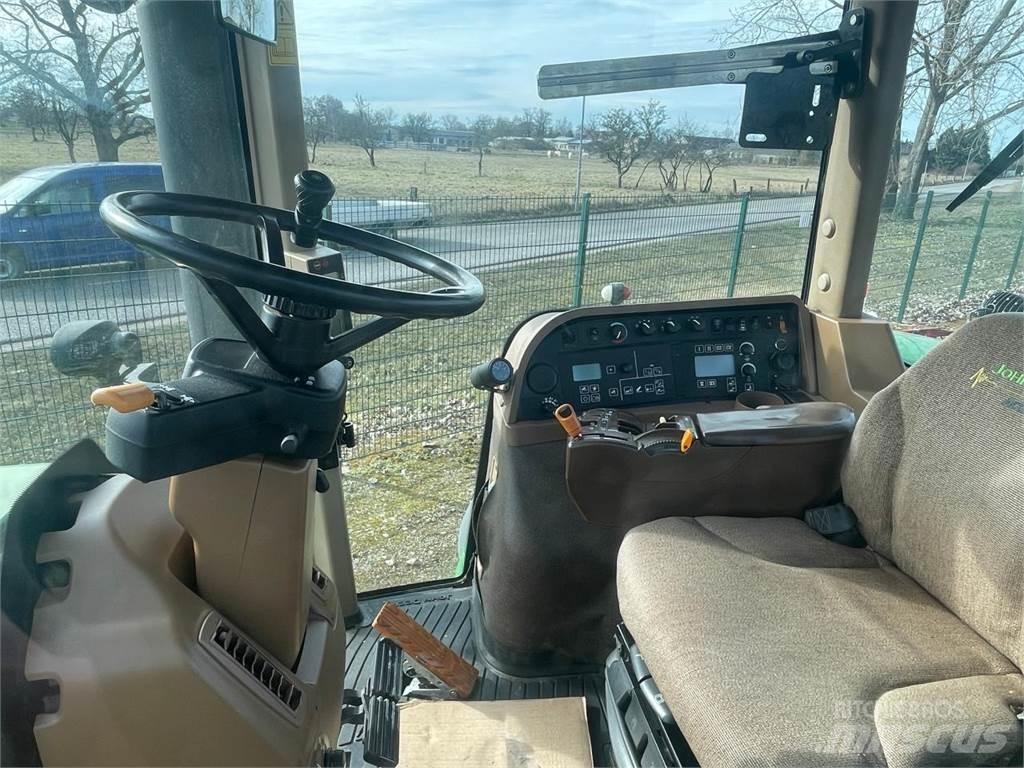 John Deere 8330 トラクター