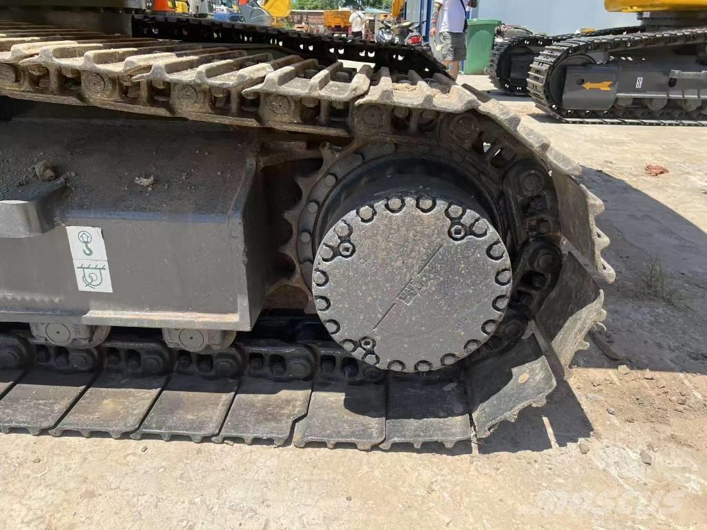 Komatsu 220 大型油圧ショベル12t以上（パワーショベル・ユンボ）