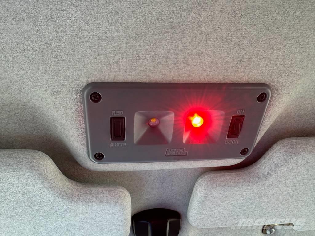 Land Rover Defender 自動車