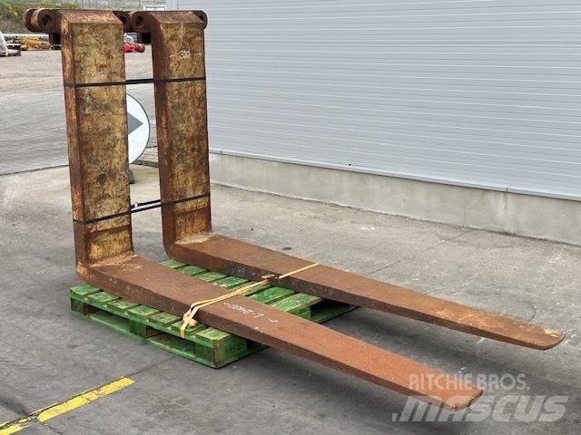 CAT 25-30 ton /988 フォーク