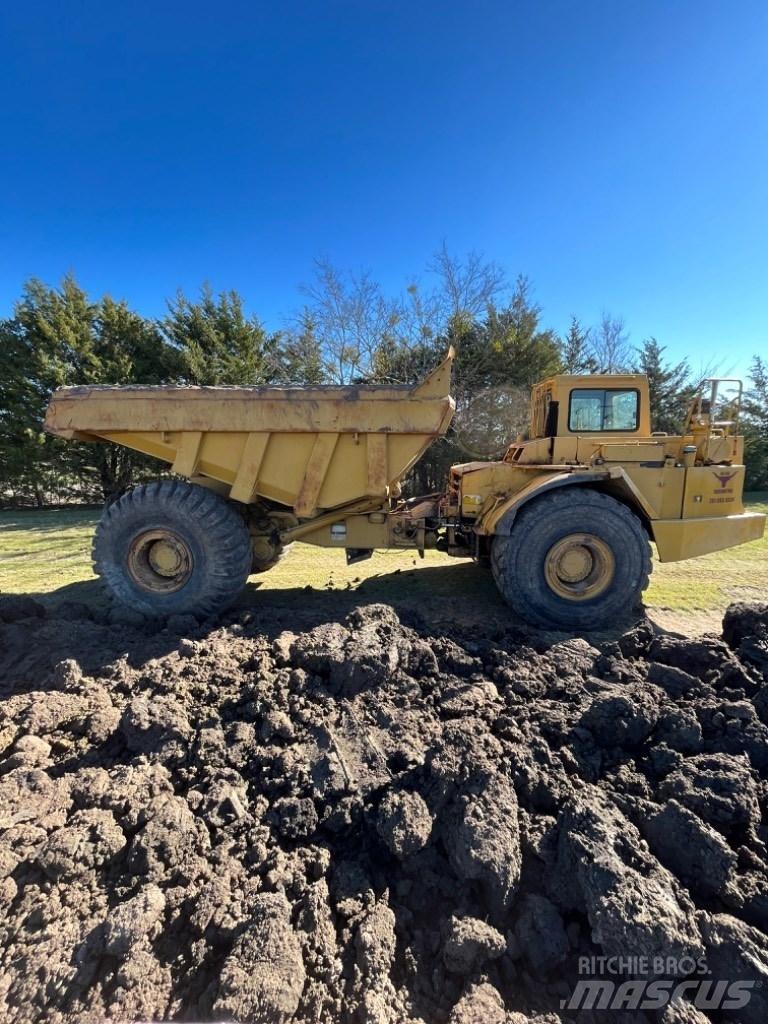 CAT D 30 D アーティキュレート式ダンプトラック