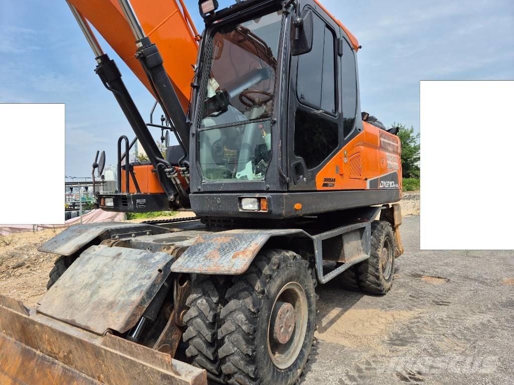 Doosan DX 210 W ホイール式油圧ショベル（パワーショベル・ユンボ・バックホー）