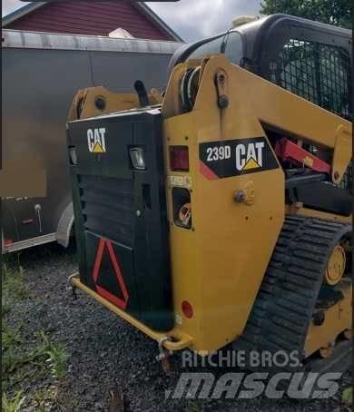 CAT 239 D スキッドステアローダー