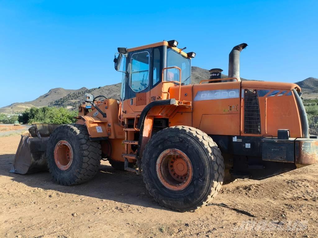 Doosan DL 300 ホイールローダー・タイヤショベル