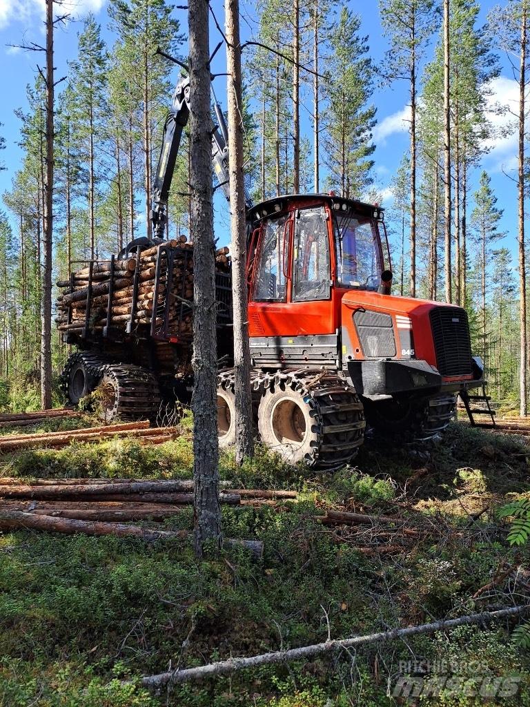 Komatsu 845 フォワーダー