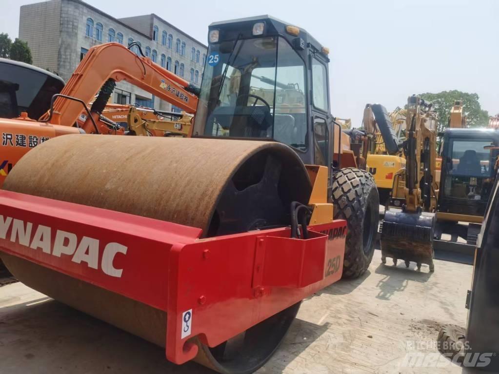 Dynapac ca25d 振動ローラ