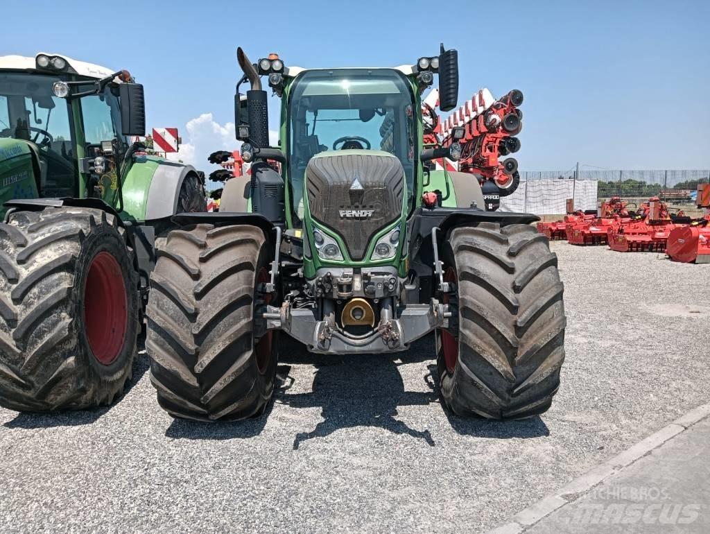 Fendt 718 Vario トラクター