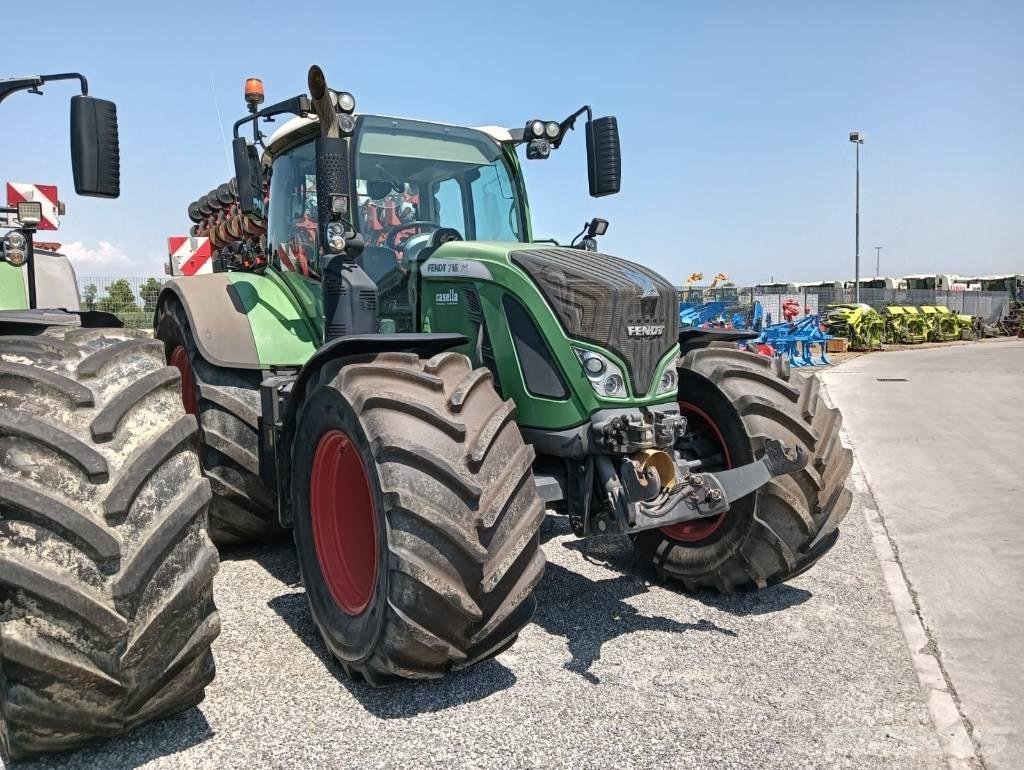 Fendt 718 Vario トラクター