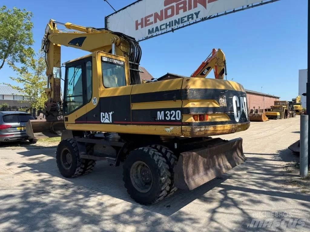 CAT M320 2001 ホイール式油圧ショベル（パワーショベル・ユンボ・バックホー）