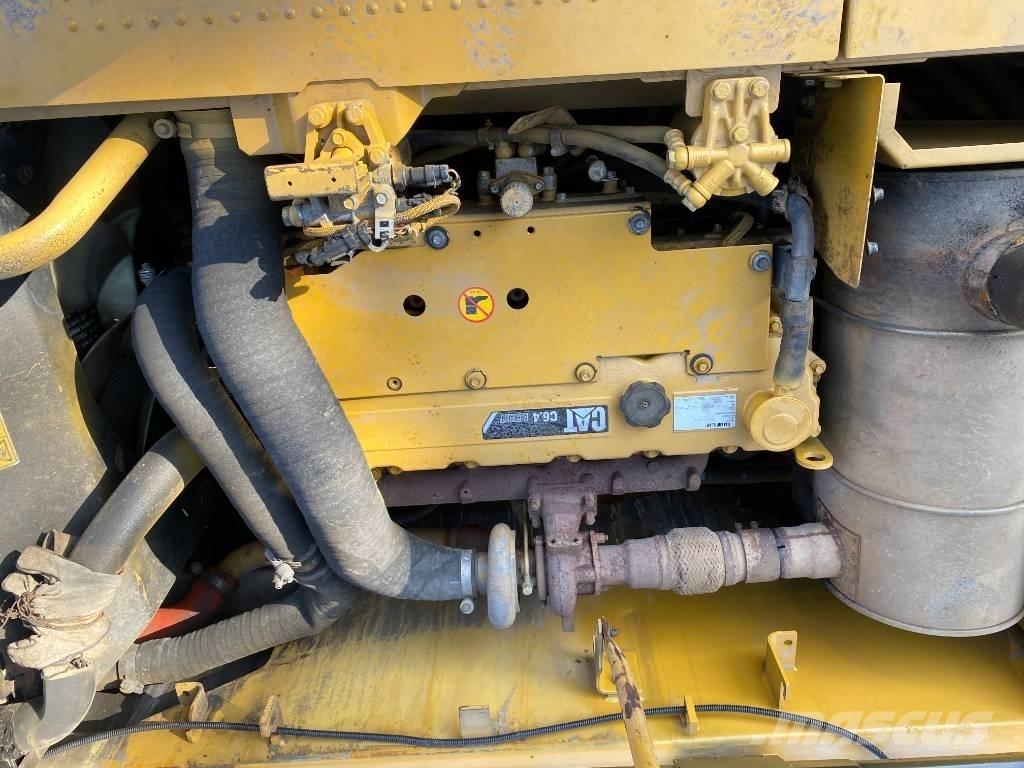 CAT 320 D 大型油圧ショベル12t以上（パワーショベル・ユンボ）