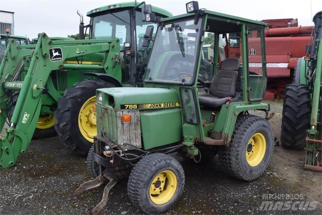 John Deere 755 トラクター