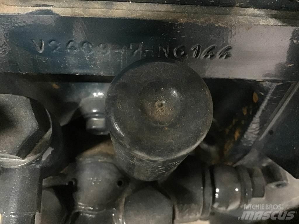 Kubota V2403 NEW エンジン