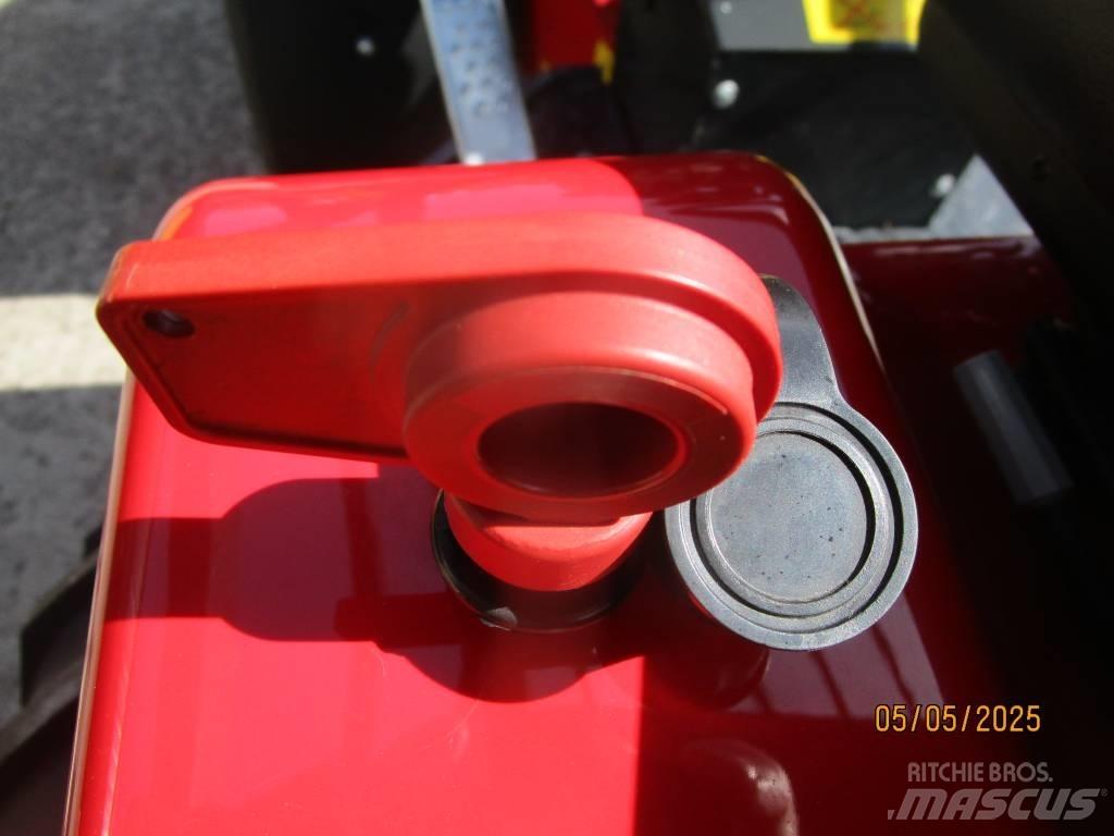 Schäffer 2628 多目的ローダー