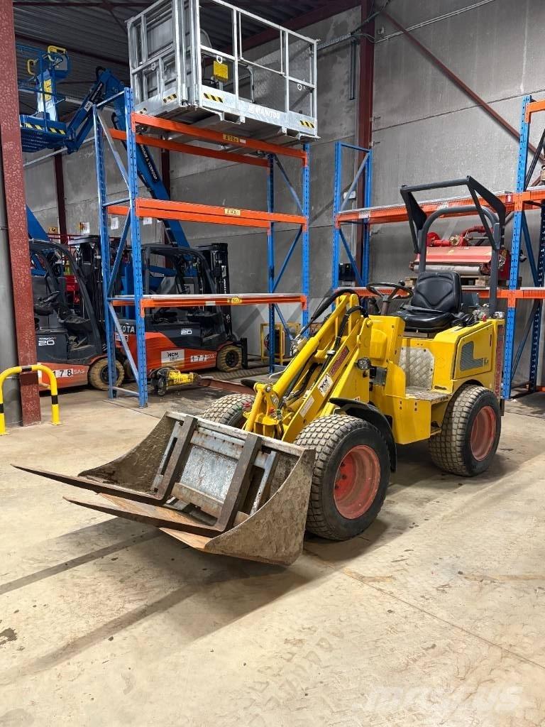 Knikmops KM 130 ホイールローダー・タイヤショベル