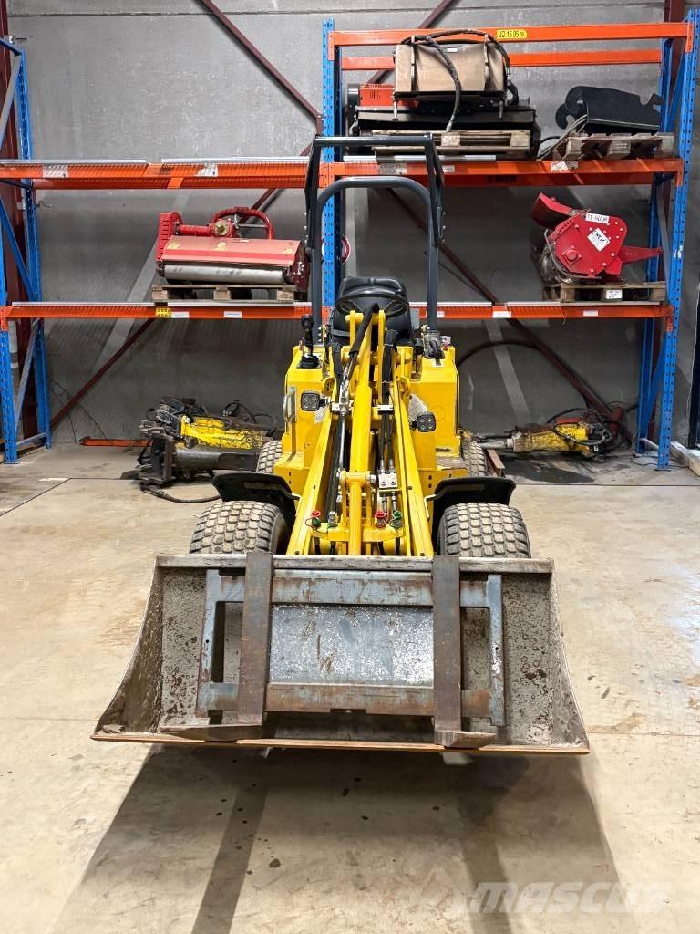 Knikmops KM 130 ホイールローダー・タイヤショベル