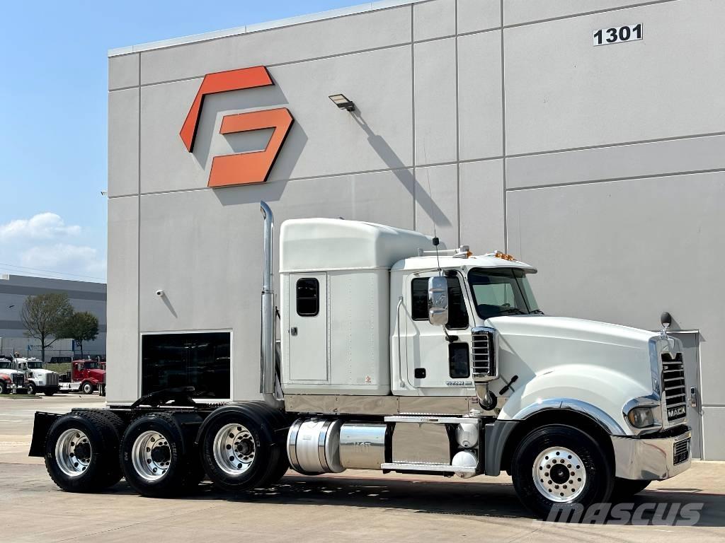 Mack Titan TD 713 中古トラクターヘッド | トレーラーヘッド