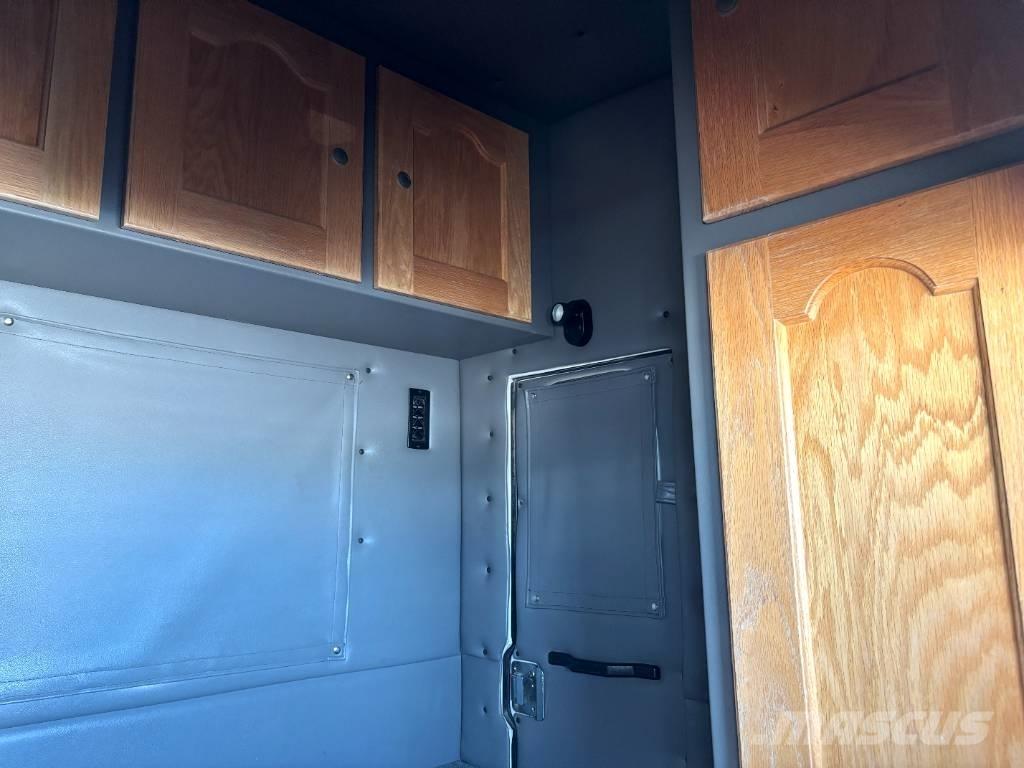 Mack Titan TD 713 中古トラクターヘッド | トレーラーヘッド