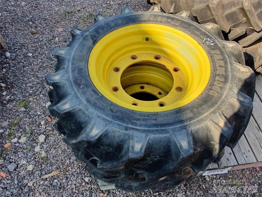 BKT 250/80-16 x2 タイヤ、ホイル、リム