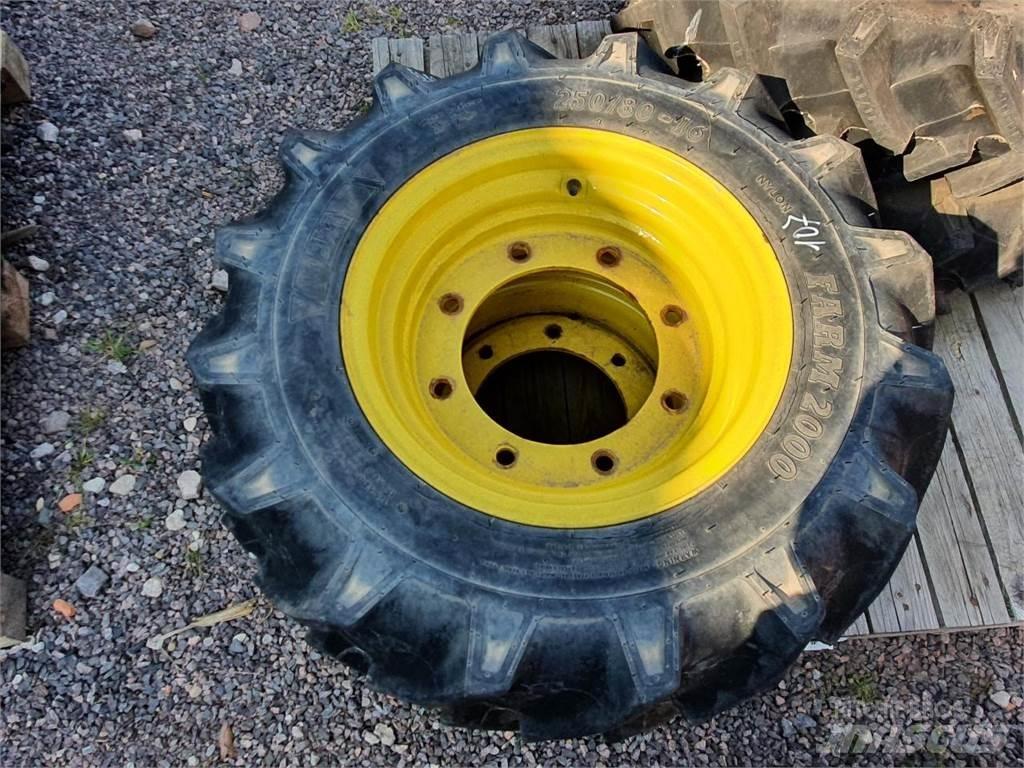 BKT 250/80-16 x2 タイヤ、ホイル、リム