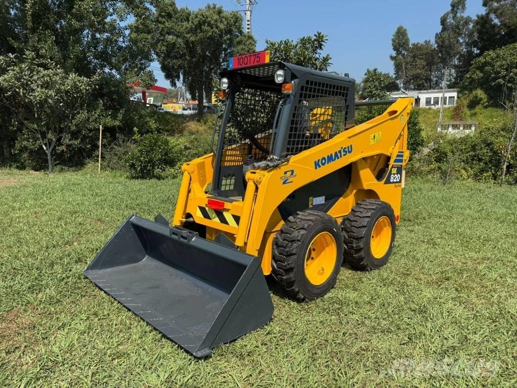 Komatsu SK 820 スキッドステアローダー