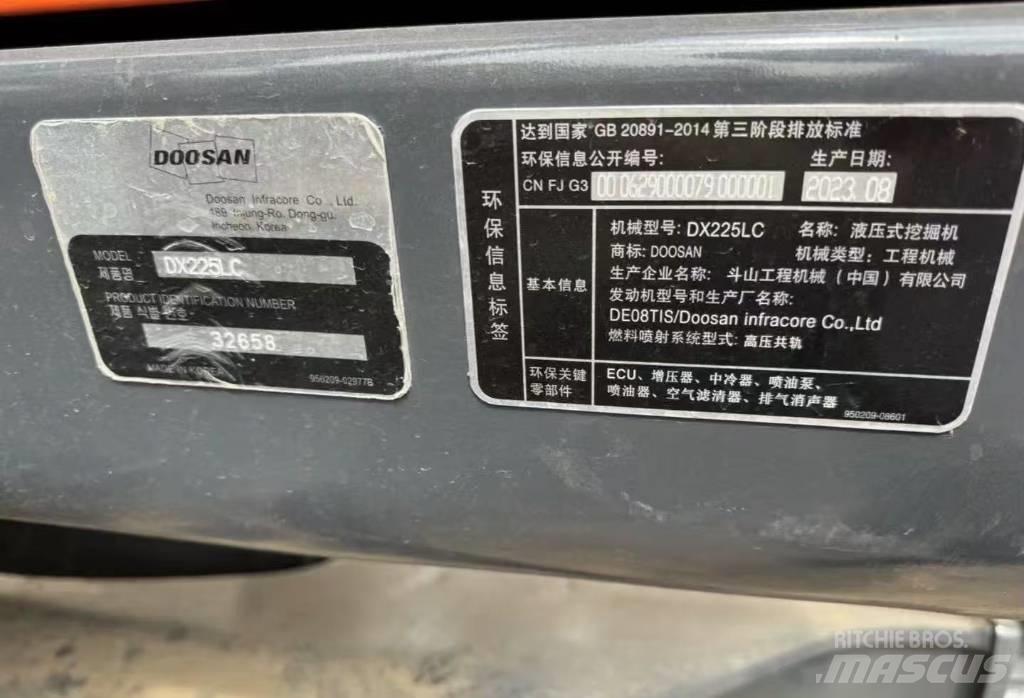 Doosan DX 225 大型油圧ショベル12t以上（パワーショベル・ユンボ）